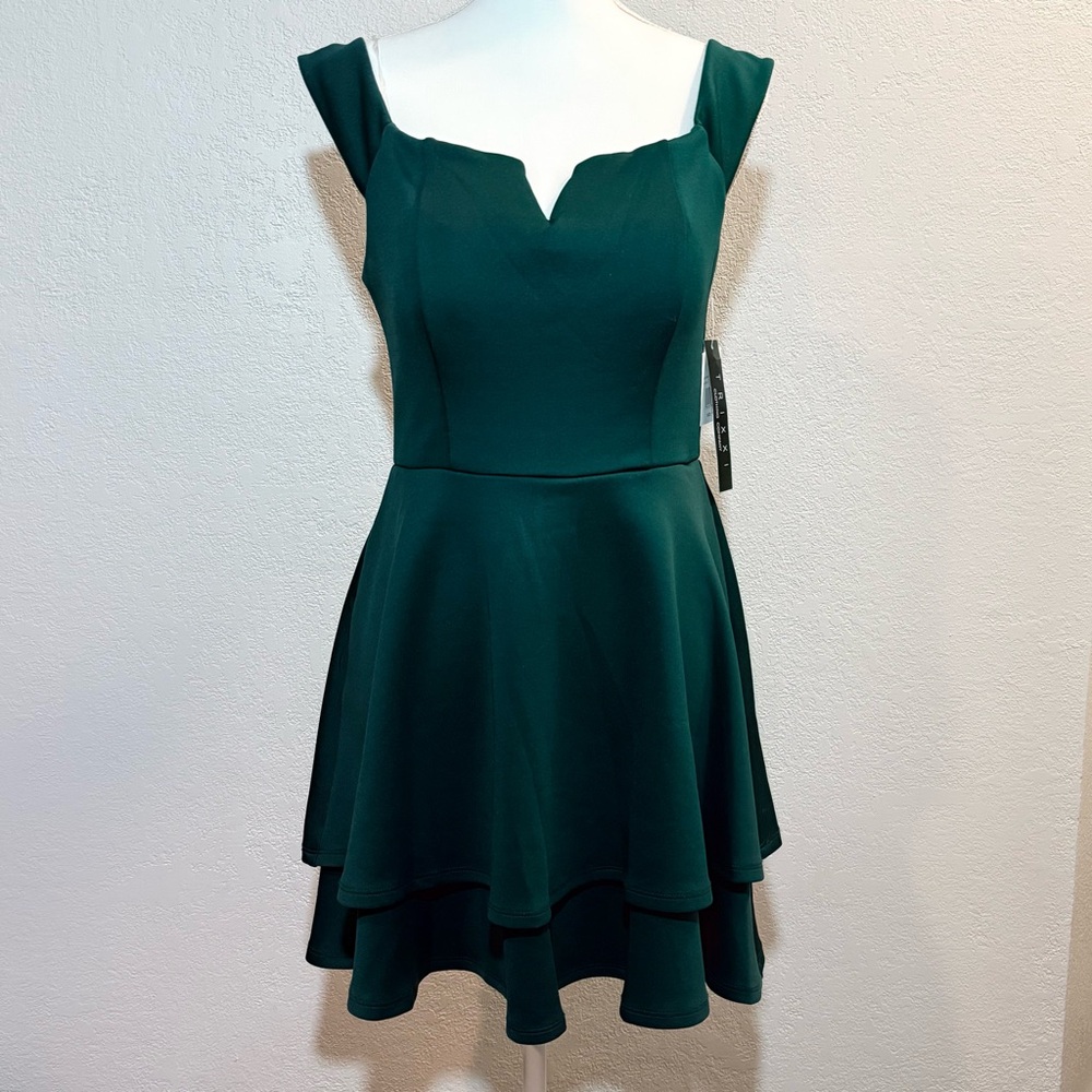 NWT- Trixxi Formal Dress, Emerald Green Size 11, Homecoming, Prom, Christmas
